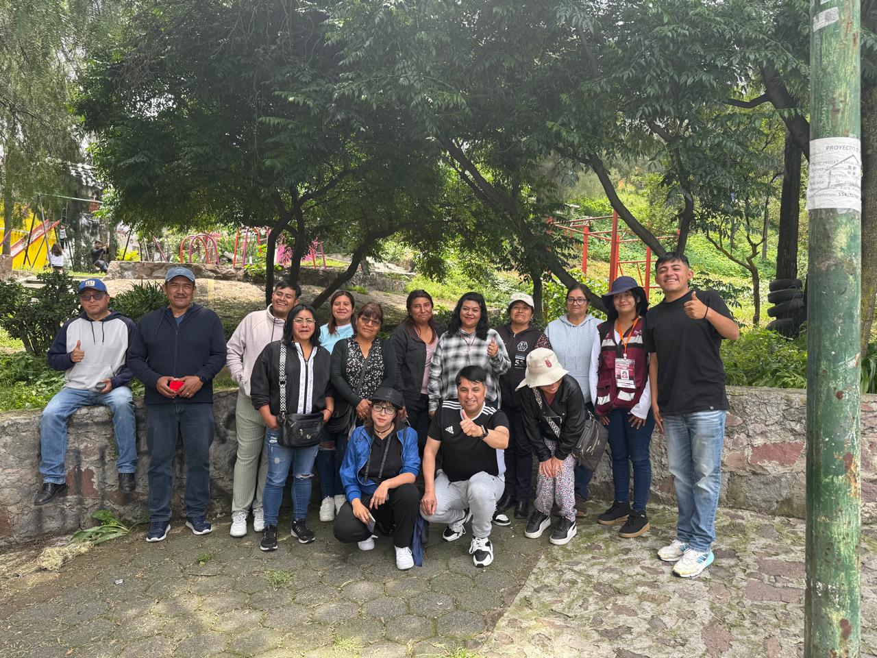Con los compañeros de la Unión de Colonos de San Miguel Teotongo - Foto 1