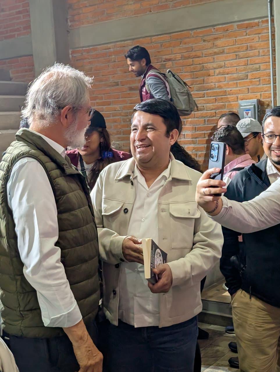 Acompañe a Pedro Moctezuma Barragán en la presentación de su libro "La Chispa" - Foto 1